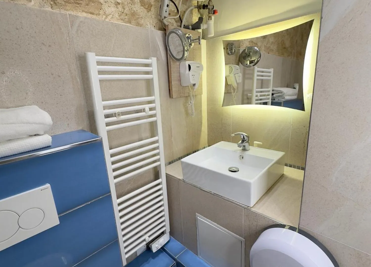 Charles V Flat Ground Floor Apartment Paris