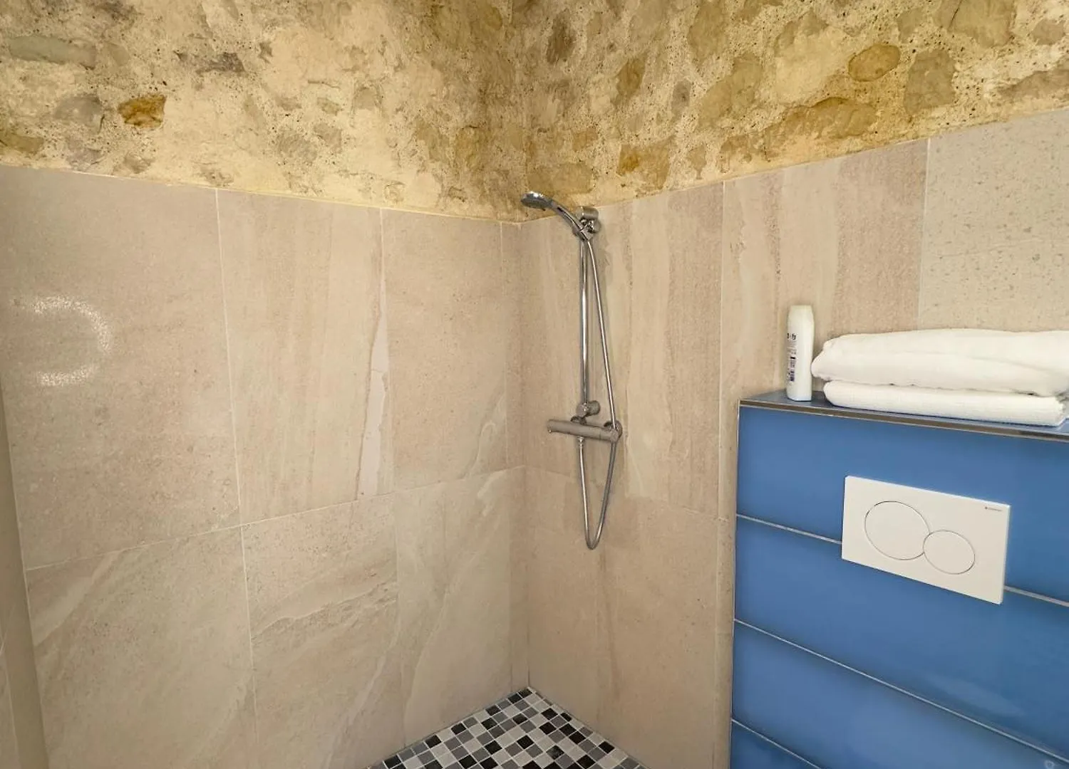 Charles V Flat Ground Floor Apartment Paris