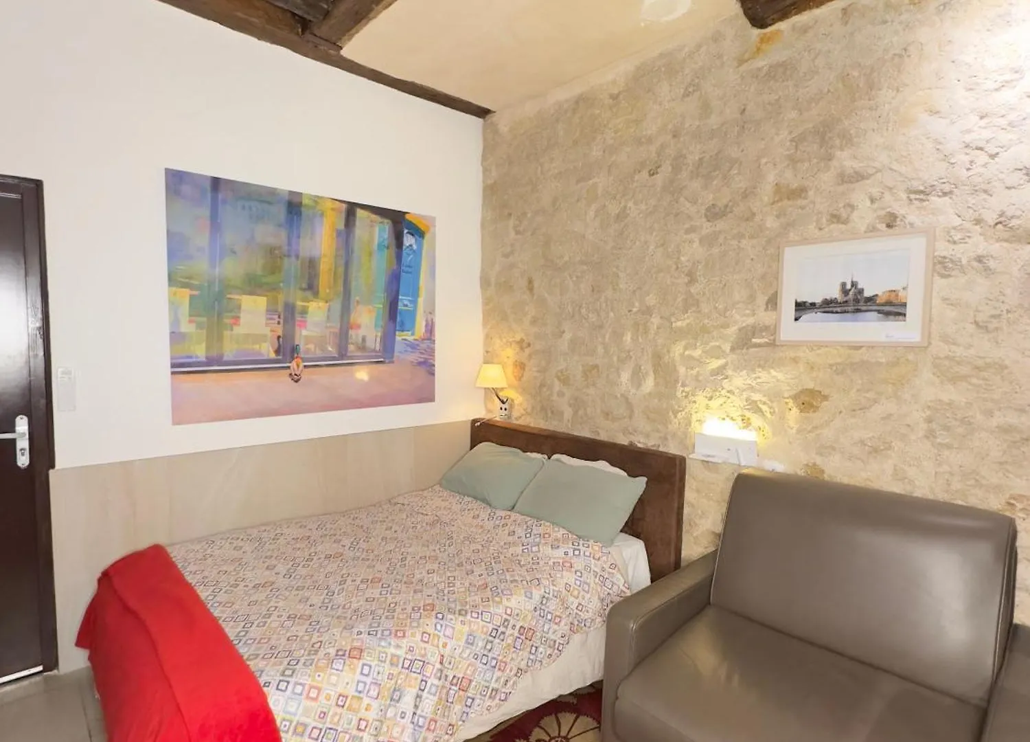 Charles V Flat Ground Floor Apartment Paris