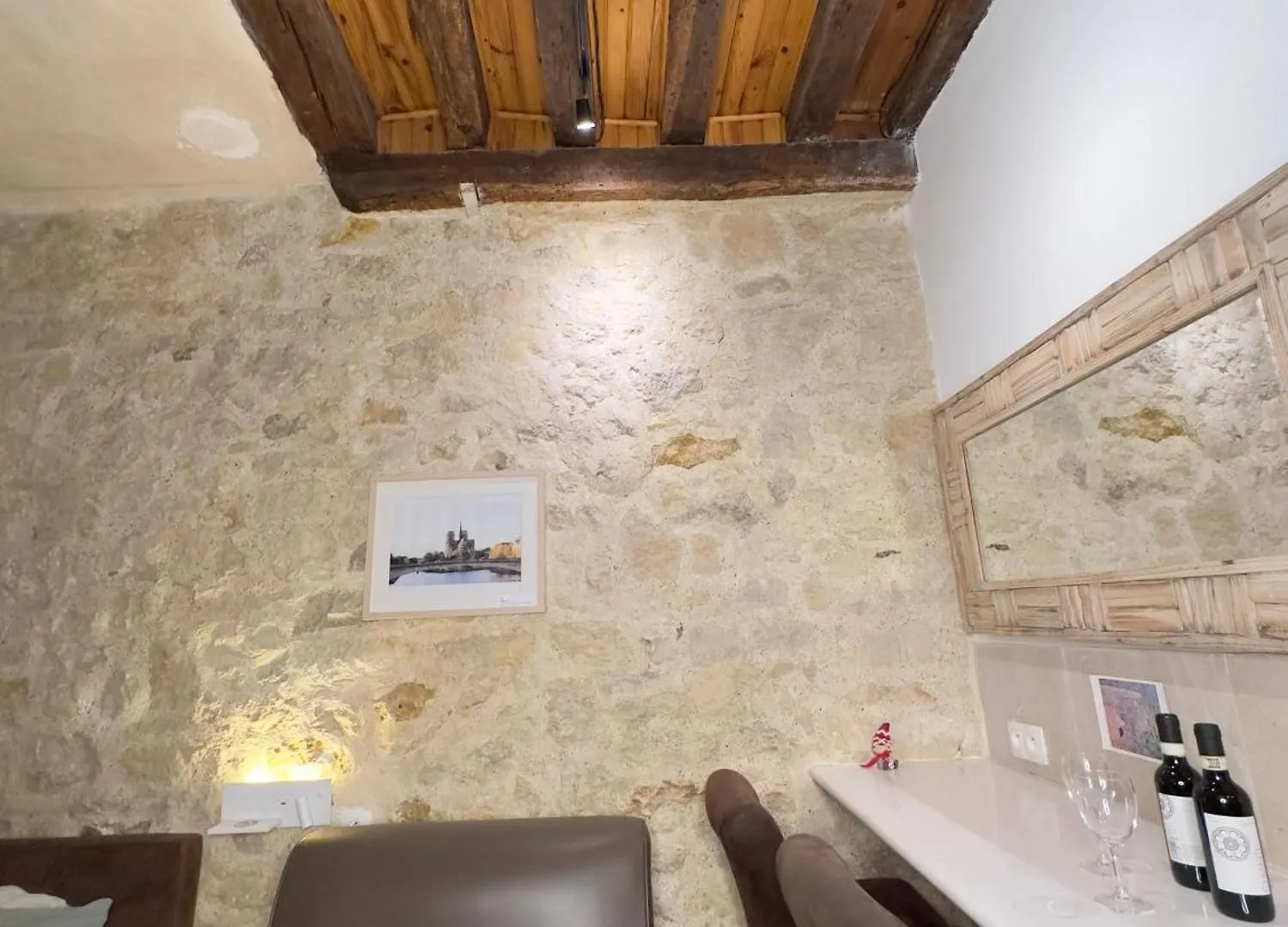 Charles V Flat Ground Floor Apartment Paris