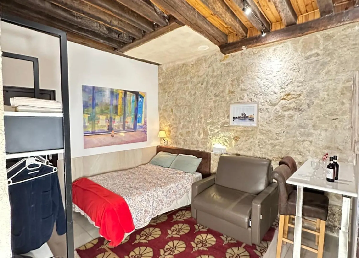Charles V Flat Ground Floor location